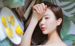 第一次挺进莹莹的身体里视频